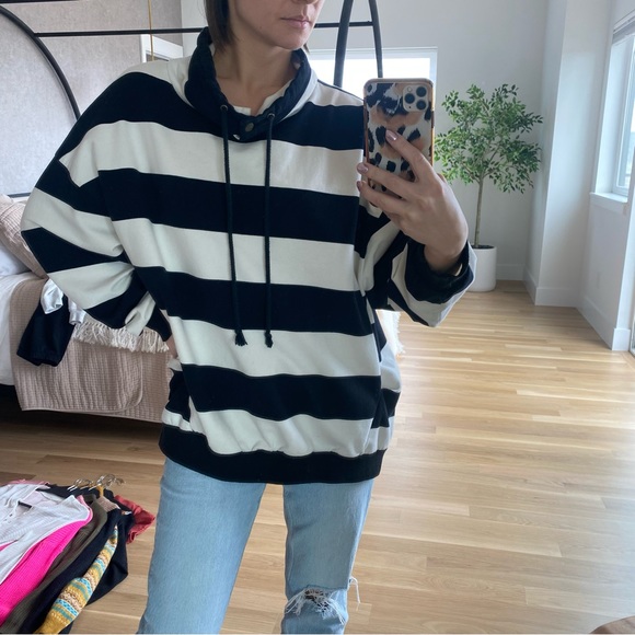 Relaxed Fit Striped Sweatshirt - Picture 4 of 6